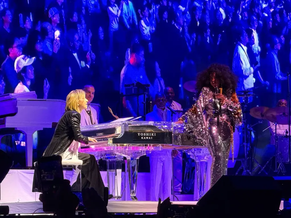 横浜で一夜限り共演　YOSHIKI×ダイアナ・ロスが名曲披露