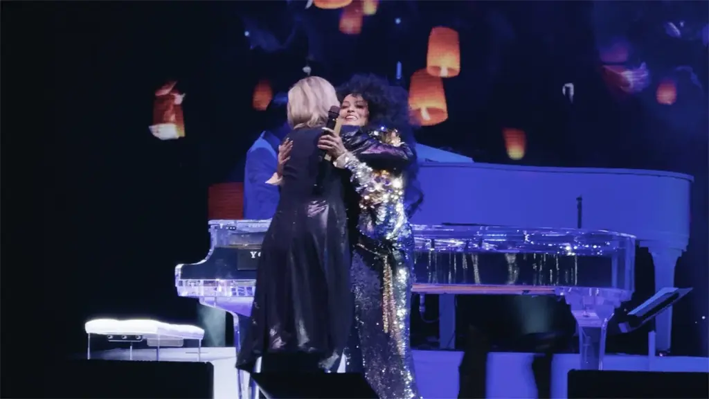 YOSHIKI、ダイアナ・ロス公演でサプライズ共演　名曲「If We Hold On Together」に大歓声 画像 10
