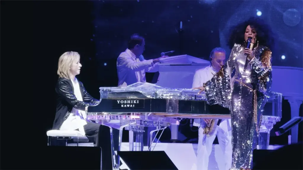 YOSHIKI、ダイアナ・ロス公演でサプライズ共演　名曲「If We Hold On Together」に大歓声 画像 9
