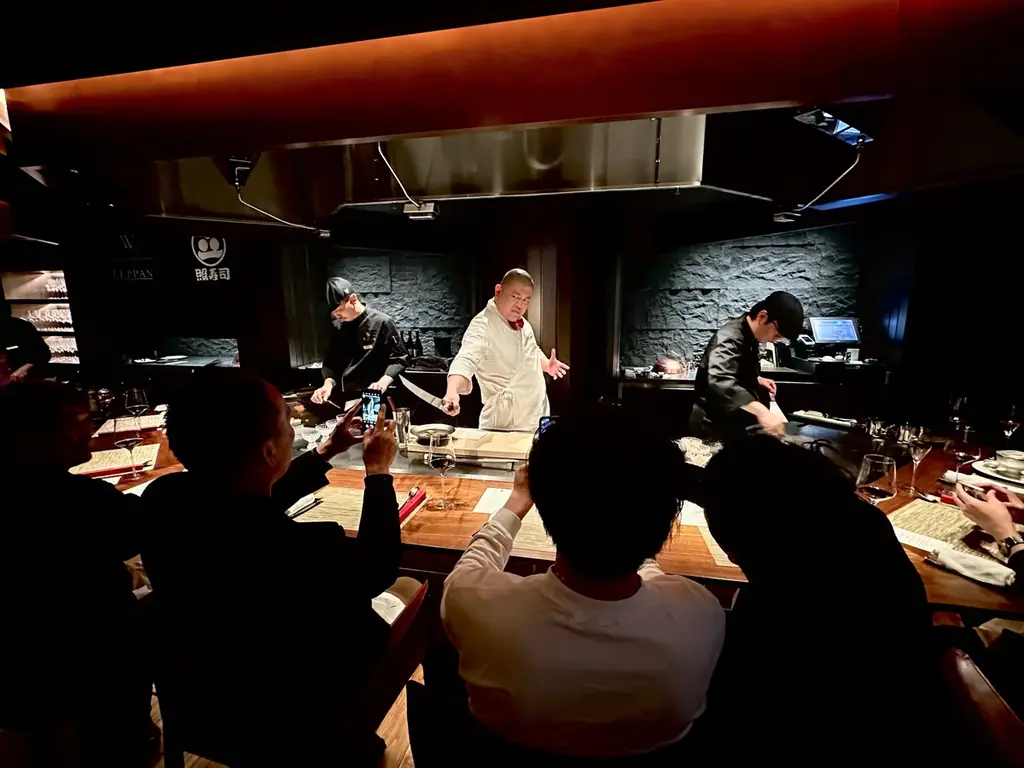 「ウルフギャング・ステーキハウス TEPPAN」“寿司劇場”「照寿司」とのコラボイベントを開催 画像 2