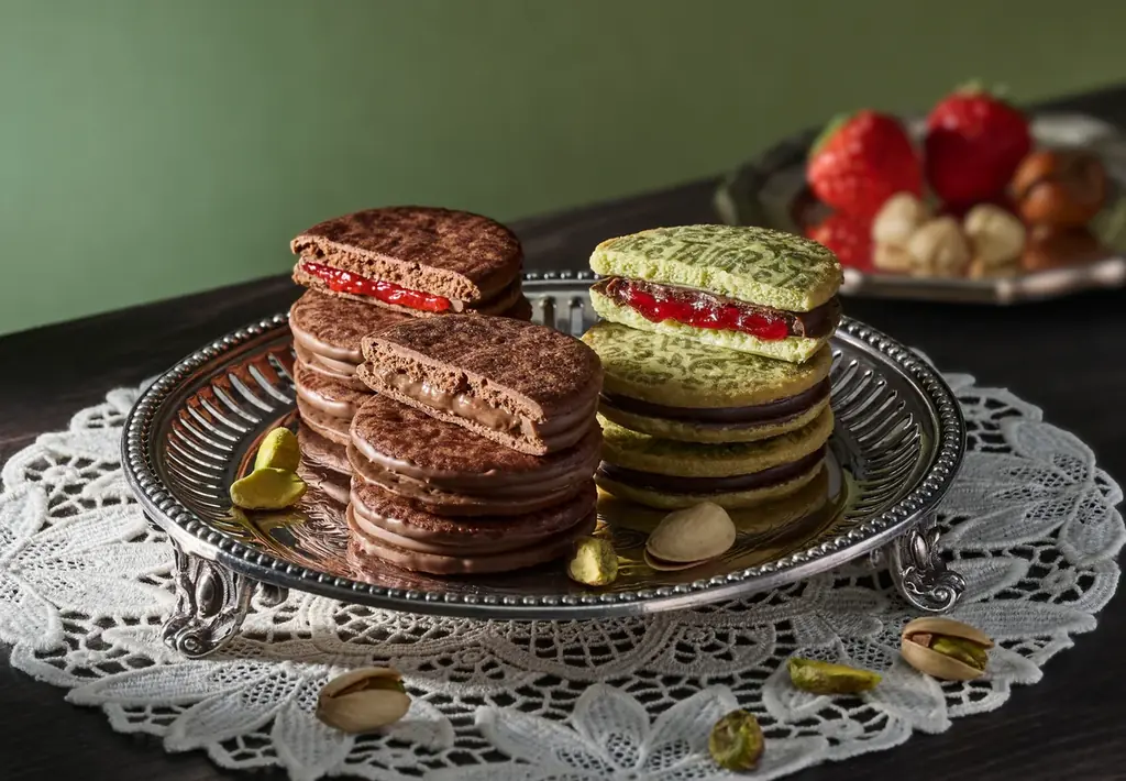 ＼大規模リニューアル中の食品フロアを彩る6月のPOPUPご紹介／　福岡初出店の『ザ・テイラー』から贅沢なチョコレートサンドクッキーが出店！さらに『あさぎり牛乳』や『plus KAMERIYA』が登場！ 画像 4
