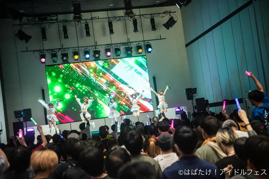 《はばたけ！アイドルフェスINテレビ大阪vol.3》公式ライブレポート。紫色は歌が上手い？コラボユニット“ちーむ らいらっく”が名曲「初恋サイダー」を熱唱！ 画像 10
