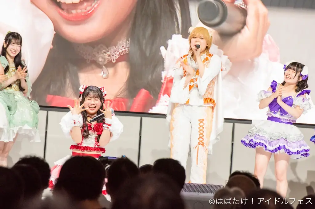 《はばたけ！アイドルフェスINテレビ大阪vol.3》公式ライブレポート。紫色は歌が上手い？コラボユニット“ちーむ らいらっく”が名曲「初恋サイダー」を熱唱！ 画像 13