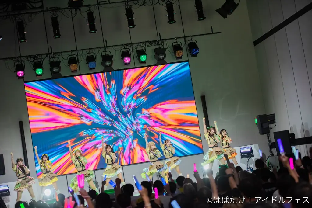 《はばたけ！アイドルフェスINテレビ大阪vol.3》公式ライブレポート。紫色は歌が上手い？コラボユニット“ちーむ らいらっく”が名曲「初恋サイダー」を熱唱！ 画像 2