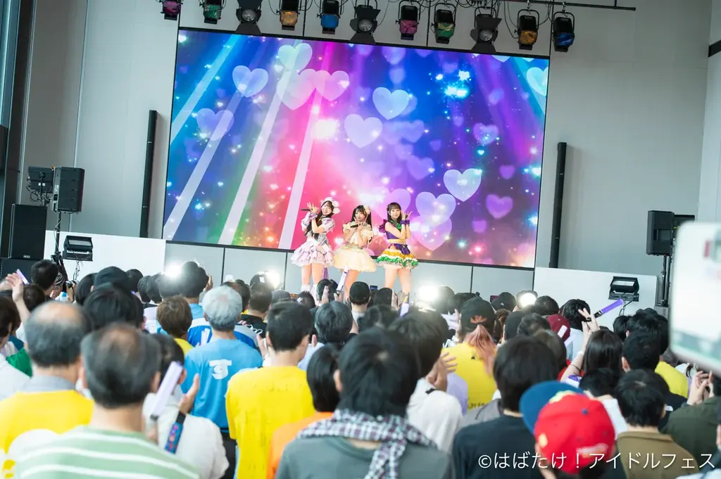 《はばたけ！アイドルフェスINテレビ大阪vol.3》公式ライブレポート。紫色は歌が上手い？コラボユニット“ちーむ らいらっく”が名曲「初恋サイダー」を熱唱！ 画像 9