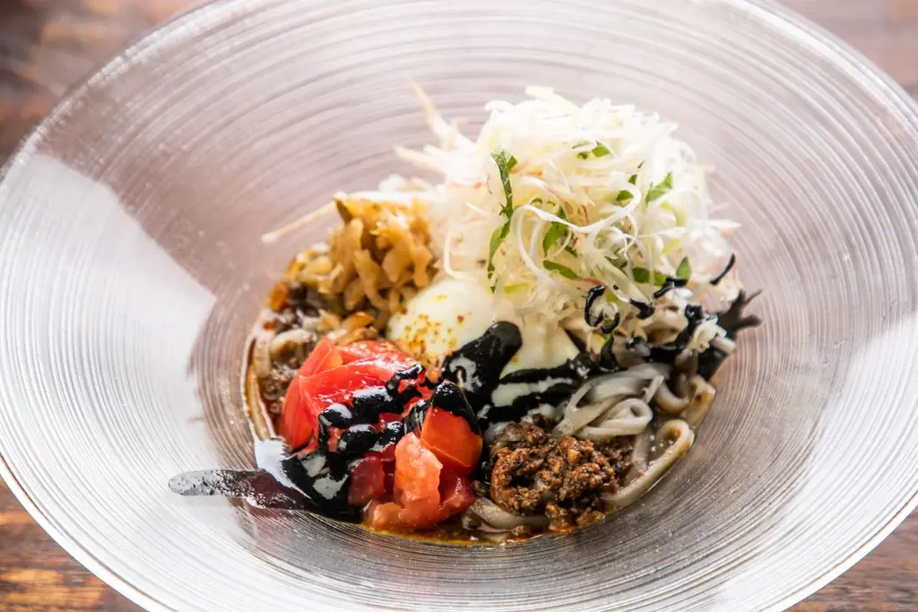 夏に人気の担々麺をフォー専門店がアレンジ！ハマる、『冷やし黒担々フォー』新発売【COMPHO】 画像 2