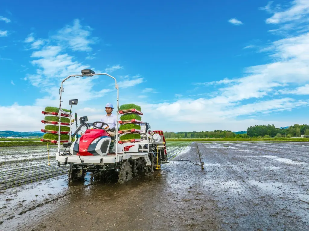 作業負担を減らし、効率と快適性を両立する乗用田植機「YR0シリーズ」を発売 画像 2