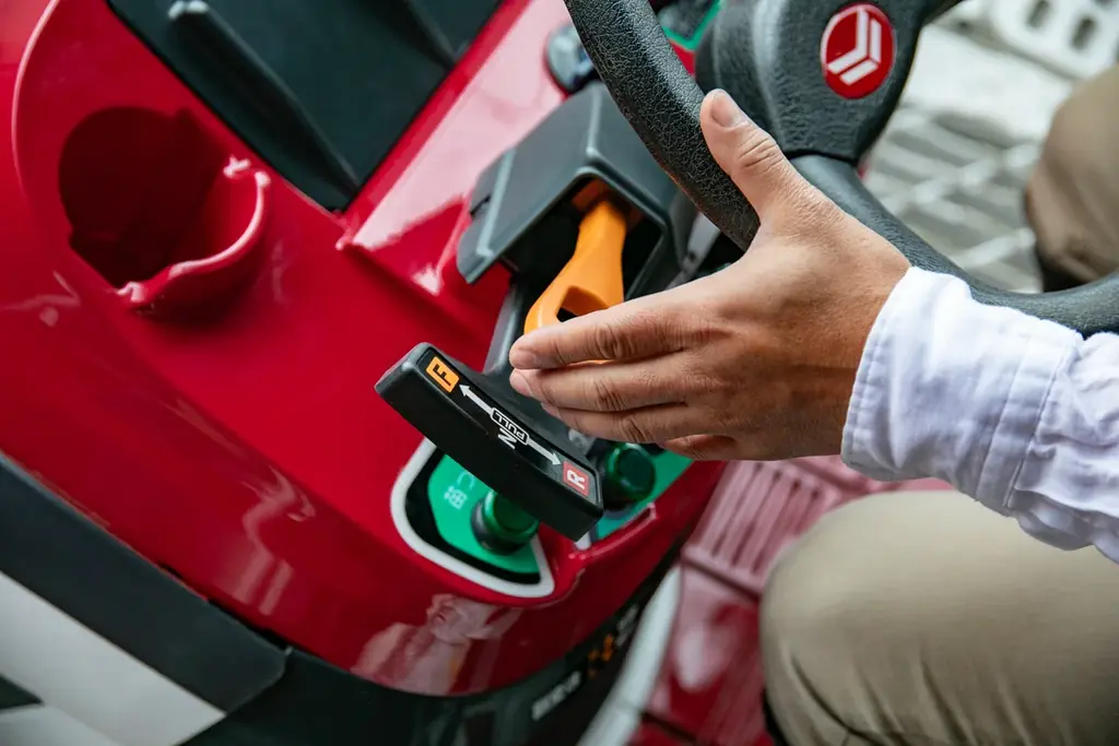 作業負担を減らし、効率と快適性を両立する乗用田植機「YR0シリーズ」を発売 画像 6