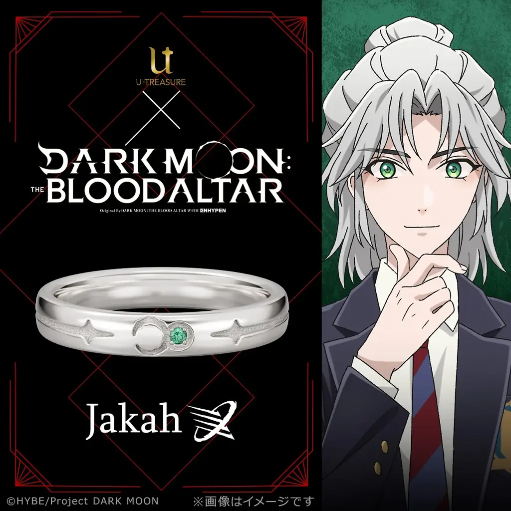 アニメ「DARK MOON: THE BLOOD ALTAR」祭壇に降り注ぐ月光を一粒の宝石に。中央に輝く月に寄り添うようにあしらったリング（指輪）。内側にはヴァンパイアの名前とアイコンの刻印を 画像 15