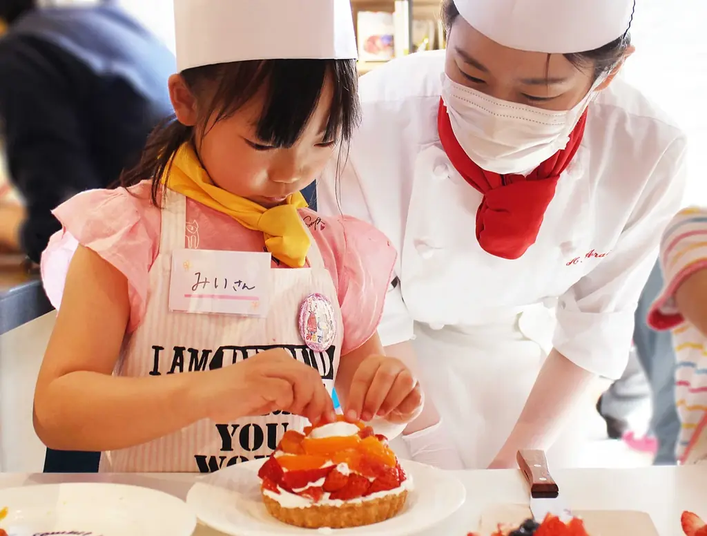 【カフェコムサ】大好きなお父さんに贈るケーキを作ろう！父の日キッズパティシエ教室を限定店舗で開催 画像 1
