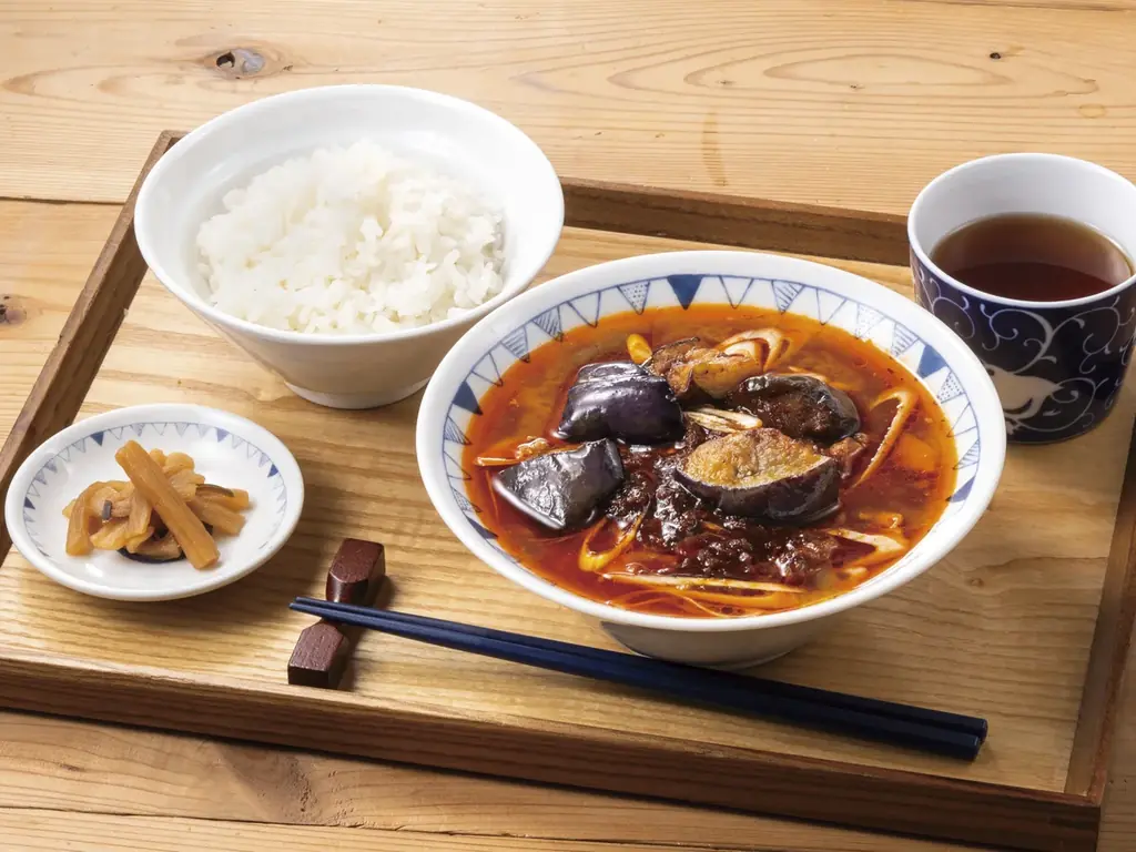 【豚汁×麻婆】白ご飯が止まらない「玄米味噌の麻婆豚汁定食」ごちとんにて販売開始！ 画像 2