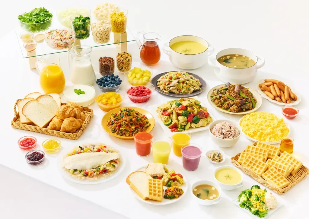 【ホテル朝食で夏のフルーツを楽しむ】全国のコンフォートホテルの無料朝食に「ミックスベリー・ピーチ・マンゴー・パイナップル」などを使った4種の夏限定スムージーが6月1日（月）より登場 画像 2