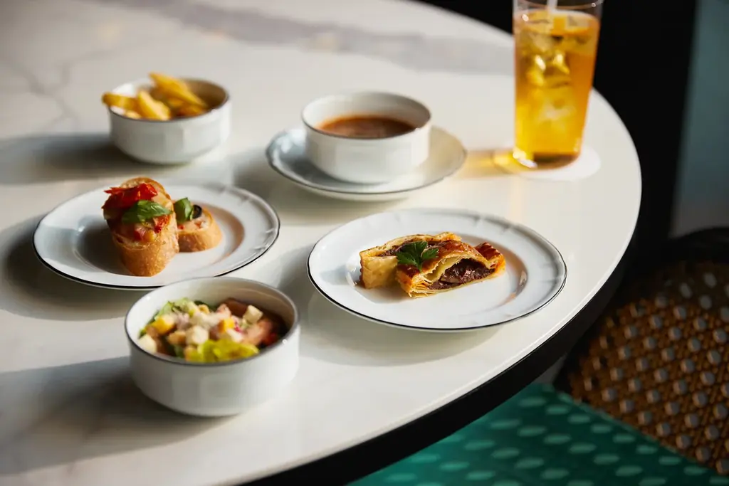 「La Jyho Terrace」にてデザートワゴンでプレミアムな午後のひとときを愉しむ夏のスイーツビュッフェ「The Royal Lounge ～Sweet Symphony～」を開始 画像 2