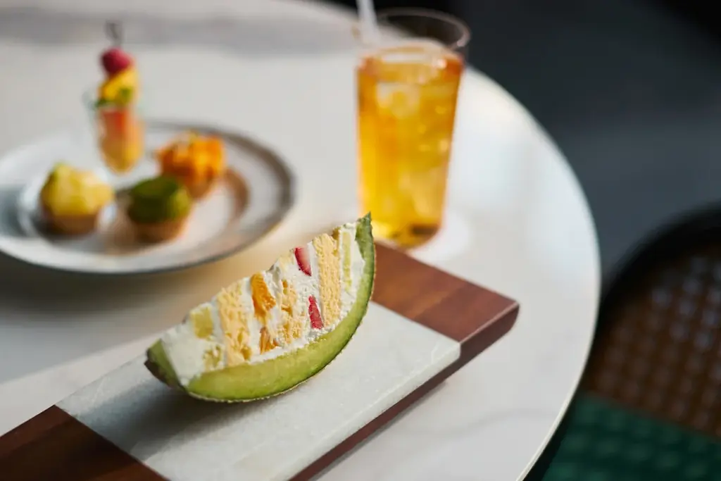 「La Jyho Terrace」にてデザートワゴンでプレミアムな午後のひとときを愉しむ夏のスイーツビュッフェ「The Royal Lounge ～Sweet Symphony～」を開始 画像 4