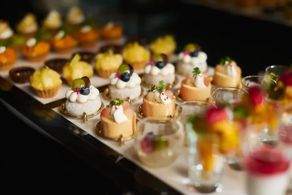 「La Jyho Terrace」にてデザートワゴンでプレミアムな午後のひとときを愉しむ夏のスイーツビュッフェ「The Royal Lounge ～Sweet Symphony～」を開始 画像 7