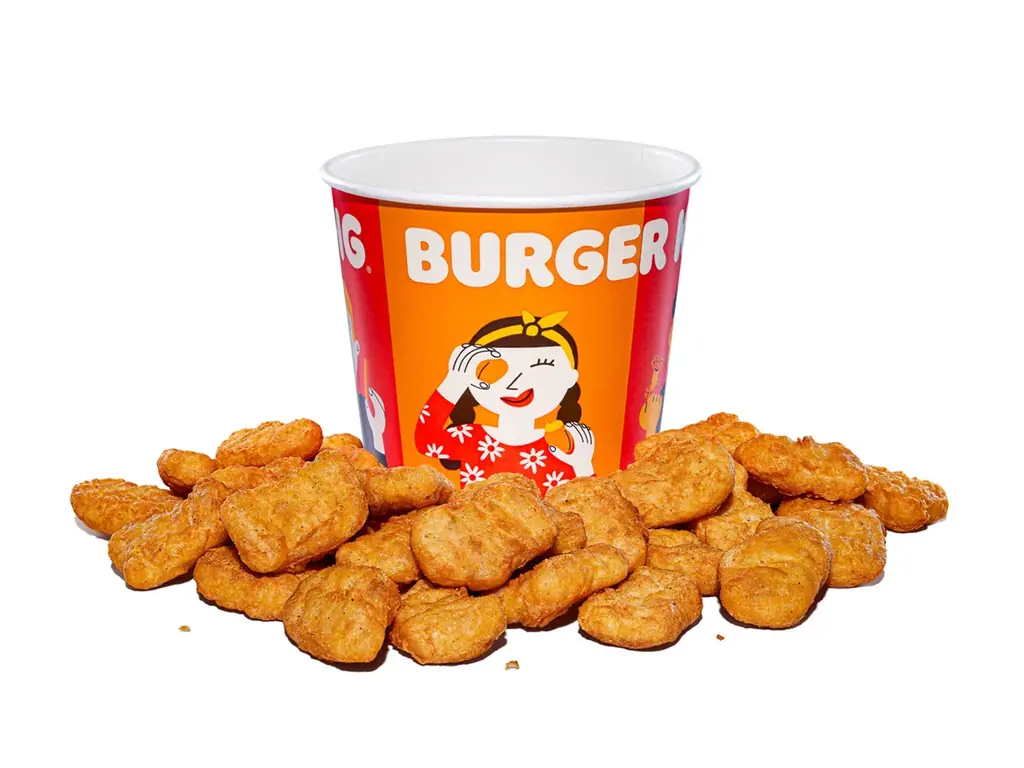 バーガーキング®からスモーキーを極めた4枚肉『スモークハウス ザ・ワンパウンダー』新発売！直火焼きビーフ4枚にスモーキーな刻みベーコン入りの「特製スモークベーコンソース」を使用した超大型バーガー新登場 画像 9