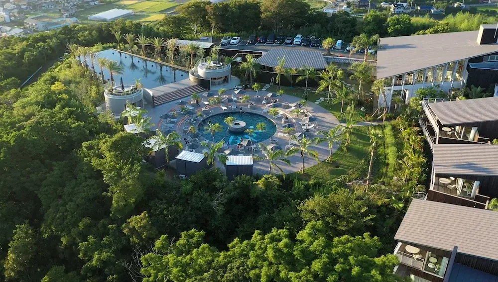 プールにサウナ、千葉の楽園で過ごす夏のはじまり。朝から日の入りまで太陽とともに踊る！Red Bull Midsummer 画像 3