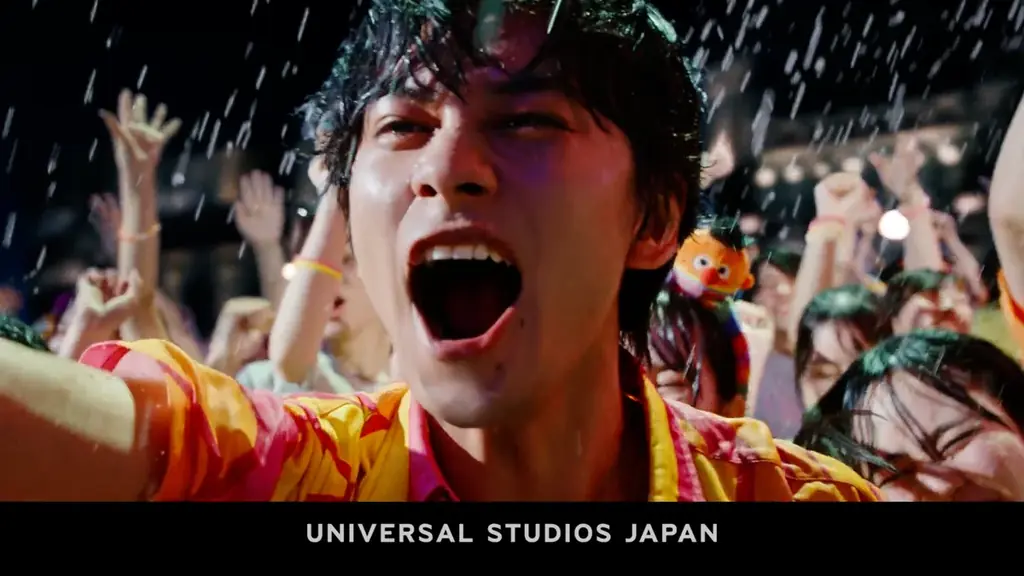 「ユニバーサル・スタジオ・ジャパンで夏祭り!!」 北村匠海さんが“夜祭り”で大騒ぎする 夏の新ＣＭ、本日公開 画像 3