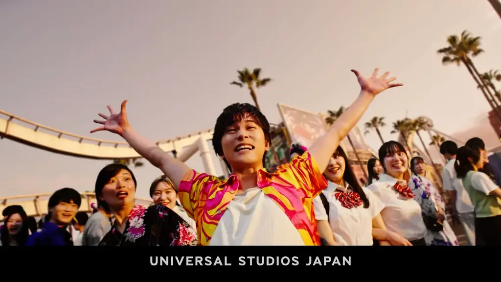 「ユニバーサル・スタジオ・ジャパンで夏祭り!!」 北村匠海さんが“夜祭り”で大騒ぎする 夏の新ＣＭ、本日公開 画像 4