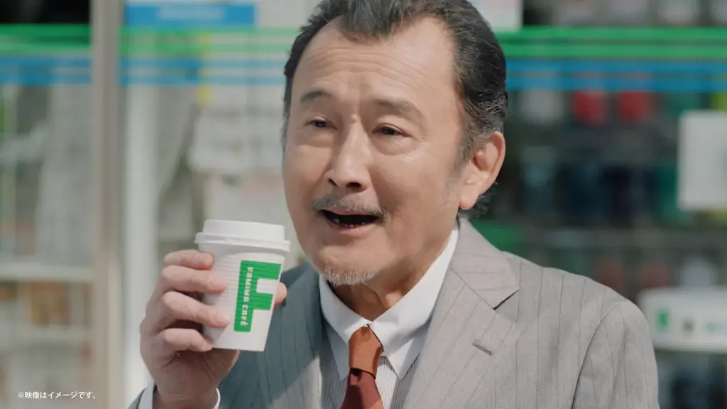 吉田鋼太郎さんと八木莉可子さんが初の先輩・後輩役に挑戦 新TVCM「FAMIMA CAFÉ刷新　うまさに驚け。」篇　6月2日から放映開始 実は二人とも几帳面！？私生活でのこだわりをインタビューで告白 画像 3