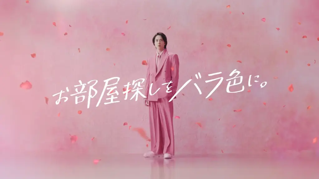 山下智久さんが“バラ色”のスーツ姿でお部屋探しをサポート！ホームメイト新CMが6月1日より全国放映 画像 2