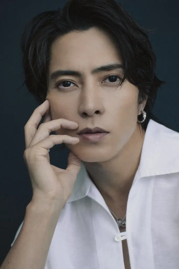 山下智久さんが“バラ色”のスーツ姿でお部屋探しをサポート！ホームメイト新CMが6月1日より全国放映 画像 7