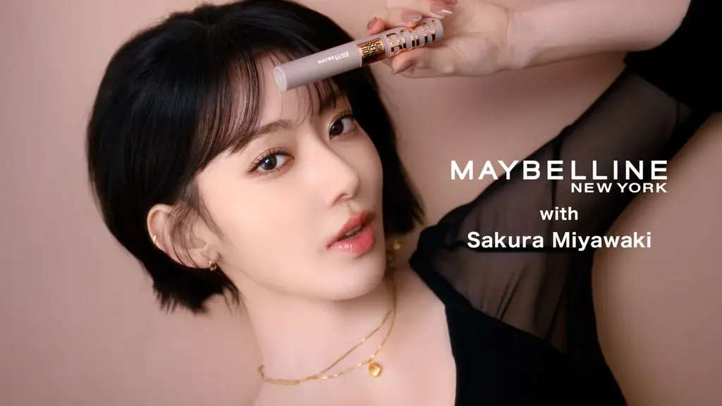 メイベリン ニューヨーク、4年ぶりの新マスカラ「ボディ マスカラ」のアンバサダーに「LE SSERAFIM」宮脇 咲良さんが就任。根本から“むちっと濃密”な仕上がり。新CMを6月2日（火）より公開 画像 2
