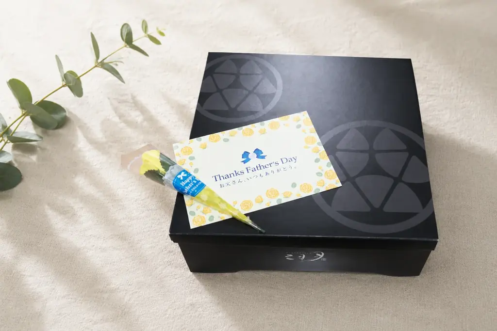 【父の日限定】希望者にミニバラ＆メッセージカードをプレゼント　三日月屋が父の日ギフトサービスを開始 画像 2