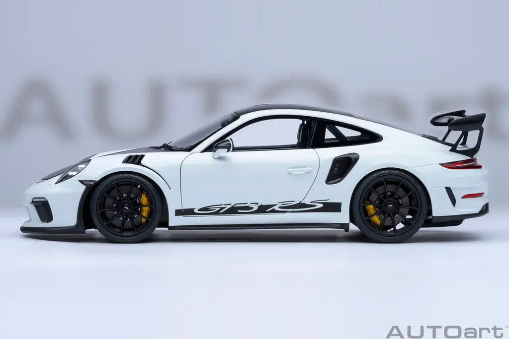 991型の最後を飾るモータースポーツ直系のスペシャルモデル『ポルシェ 911 （991.2）GT3 RS』をAUTOart が1/18スケールでモデル化！ 画像 2