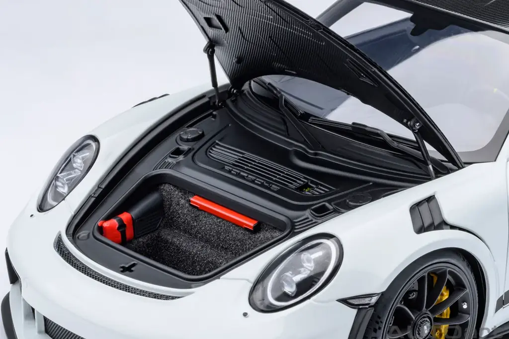 991型の最後を飾るモータースポーツ直系のスペシャルモデル『ポルシェ 911 （991.2）GT3 RS』をAUTOart が1/18スケールでモデル化！ 画像 5