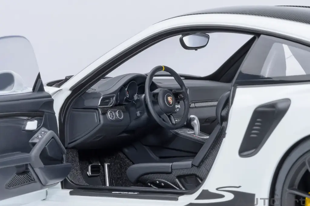 991型の最後を飾るモータースポーツ直系のスペシャルモデル『ポルシェ 911 （991.2）GT3 RS』をAUTOart が1/18スケールでモデル化！ 画像 6