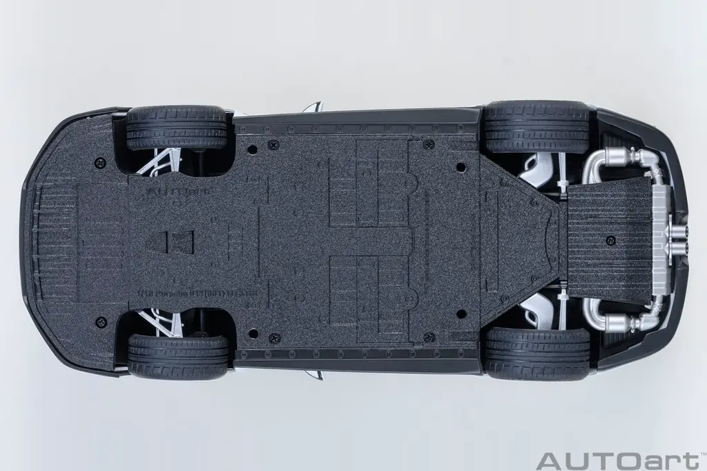 991型の最後を飾るモータースポーツ直系のスペシャルモデル『ポルシェ 911 （991.2）GT3 RS』をAUTOart が1/18スケールでモデル化！ 画像 8