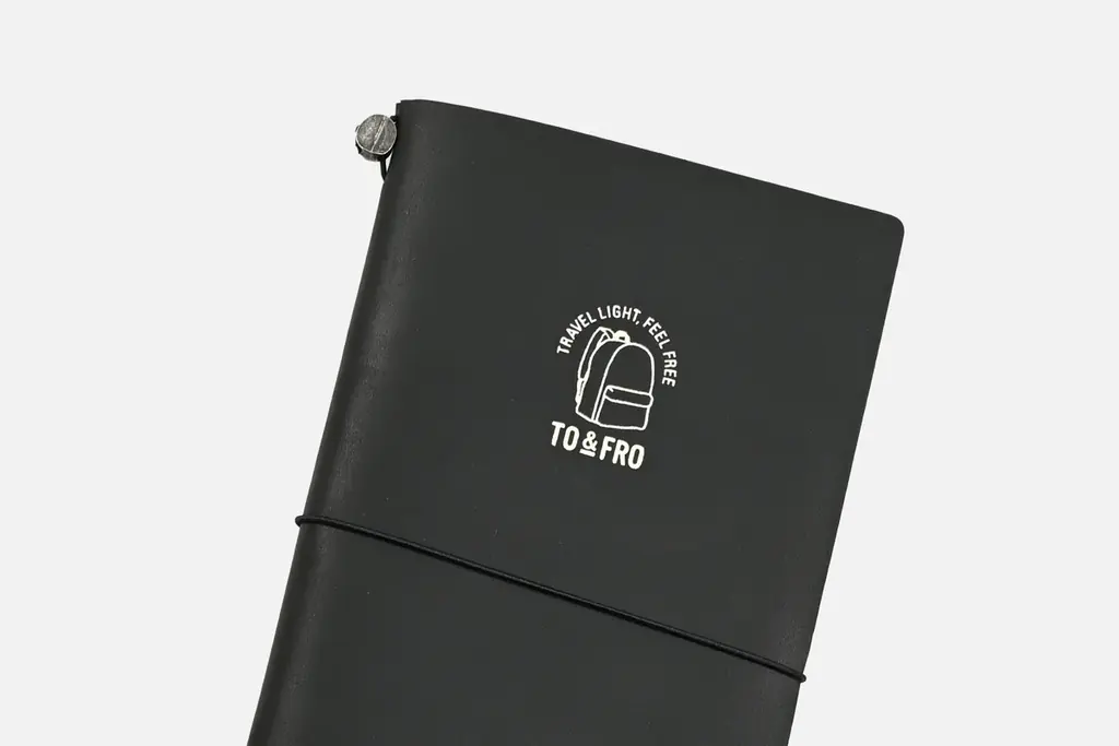 TRAVELER’S COMPANY × TO&FRO 7度目のコラボ！革素材を纏ったバックパックとトラベラーズノート、6/10発売【数量限定デザイン】 画像 11