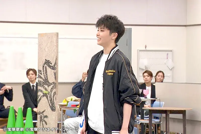 宝塚歌劇団星組公演に向けての稽古場を取材！演出家やタカラジェンヌたちはどのように夢の世界を作っているのか…舞台裏に迫る！！ 画像 2