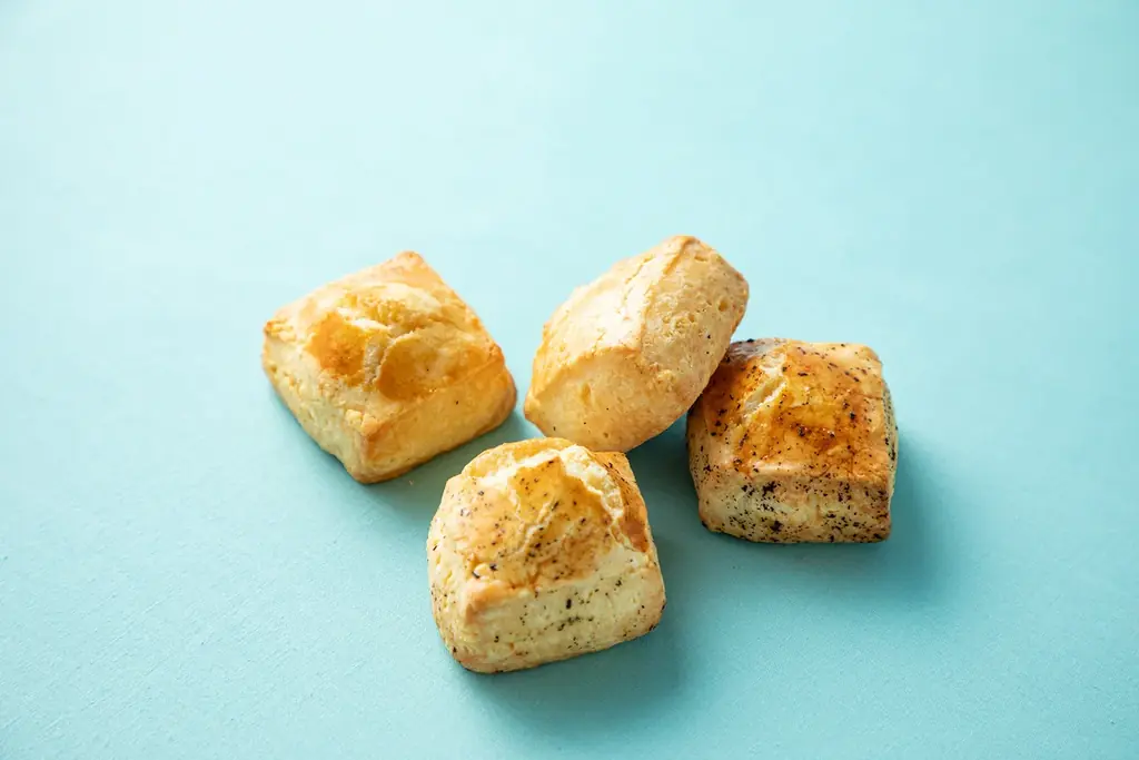 タルトや杏仁、ショートケーキやピンチョスまで多彩な味わいを3段スタンドで。桃のやさしい甘みが広がる、夏限定のご褒美アフヌン「ピーチアフタヌーンティー」～小田急ホテルセンチュリーサザンタワー～ 画像 5
