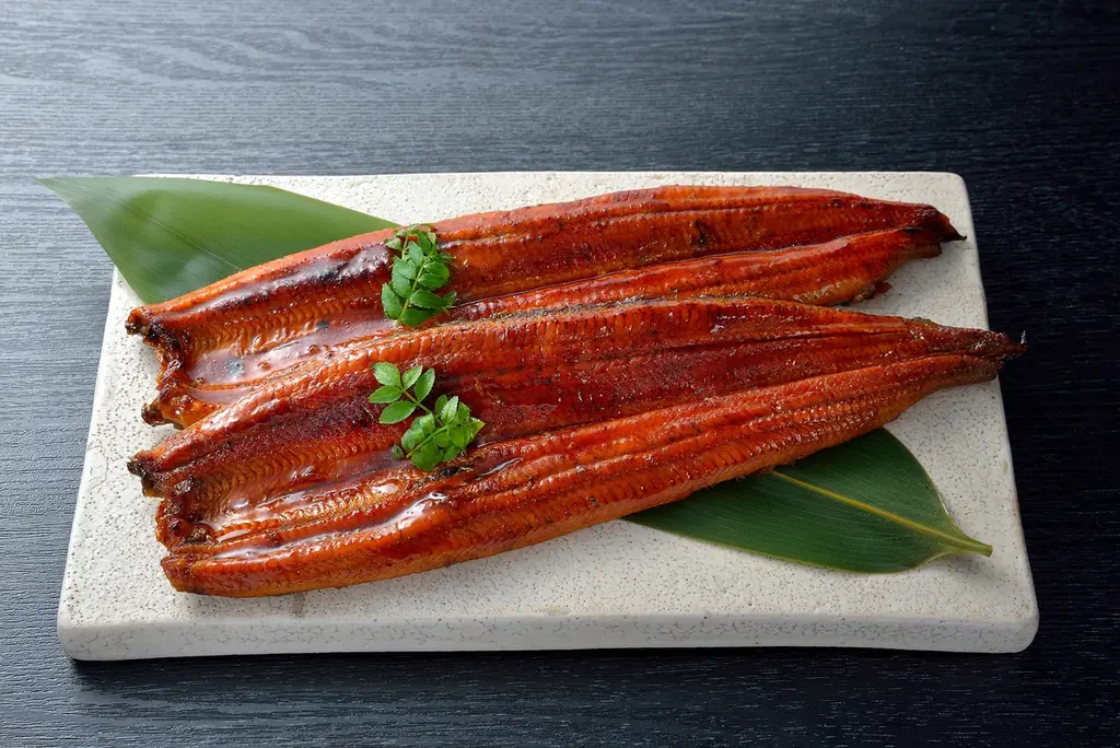 【角上魚類】父の日はネクタイ？ポロシャツ？それなら今年は、贅沢な「おうち居酒屋」の時間をプレゼントする豪華海鮮ギフト！人気の国産うなぎや漬け魚で日頃の感謝を伝える、鮮魚専門店が届ける新たな形。 画像 9