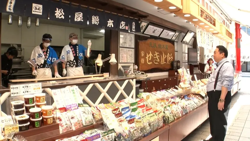 【ＢＳ日テレ】神奈川・八丁畷で見つけたガード下にある“ザ・立ち食いそば屋”　ドランク塚地も心配「天ぷらのサクサクが電車の音で聞こえなかったかな？」　自慢は鰹節と昆布を合わせるこだわりの出汁 画像 4