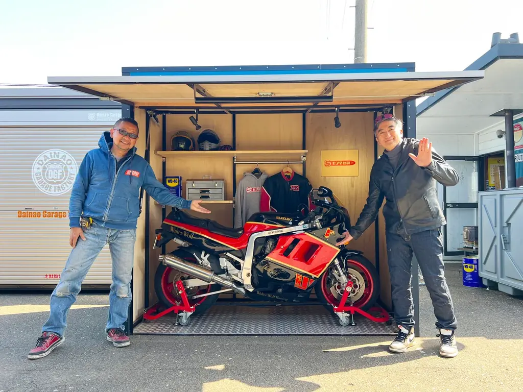 なぜ48時間で45万回再生？クルマ1台分で“6輪生活”が叶う極小バイクガレージ「マイクロガレージ」が、バイカーズパラダイス南箱根で常設展示。特別価格88万円（税込）・残り2棟はなくなり次第終了。 画像 1