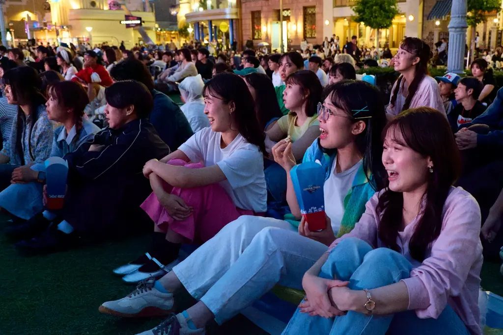 すべての映画ファンにおくる、パーク初の映画鑑賞イベント 『シネマナイト・ピクニック ～Ｄｉｓｃｏｖｅｒ Ｕ!!!～』不朽の名作 「ジョーズ」 上映で、本日幕開け！ 画像 3