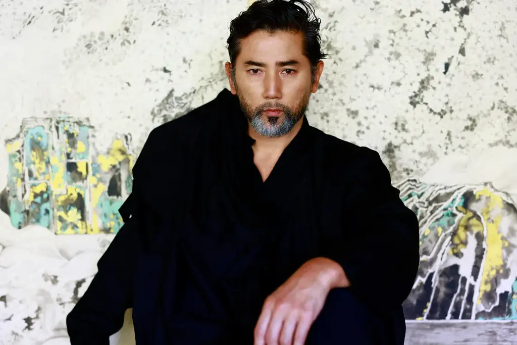 【期間・数量限定】本木雅弘還暦記念フォトブック『awai 刹那と永遠のまにまに』紀伊國屋書店 新宿本店にてサイン入り書籍・サコッシュバッグ予約販売＆刊行記念写真パネル展開催 画像 6