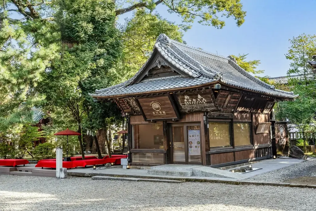 【期間・数量限定】氷川神社の夜を彩る限定和スイーツ「氷川神ほたる鑑賞会」に合わせ、水羊羹『月影蛍』を販売 画像 2
