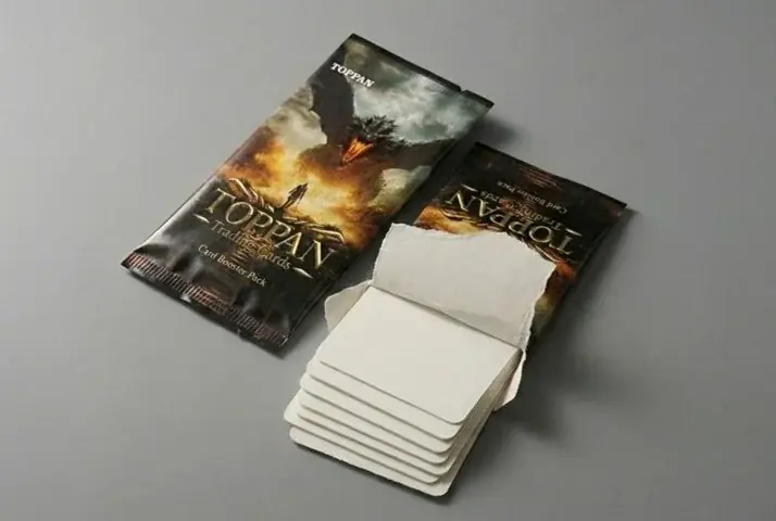 TOPPAN、国内初トレーディングカード向けに遮光性のある紙製ピロー包材を開発 画像 1