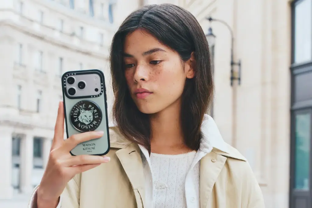 Maison Kitsuné×CASETiFYのキツネ柄テック｜ベストカレンダー