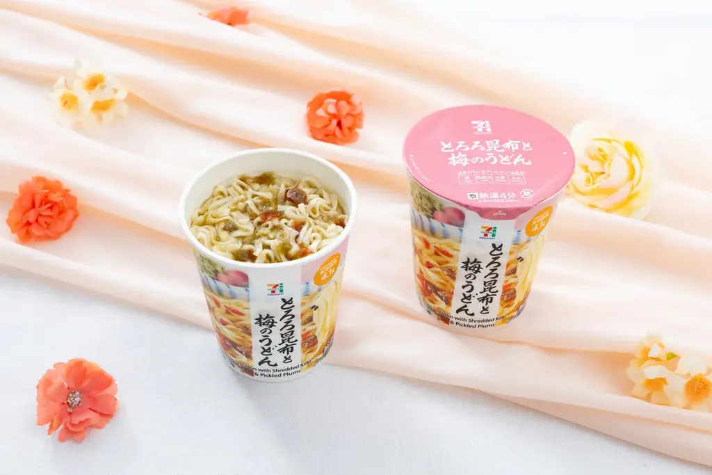 6月9日発売　セブンのとろろ昆布と梅うどん218kcal