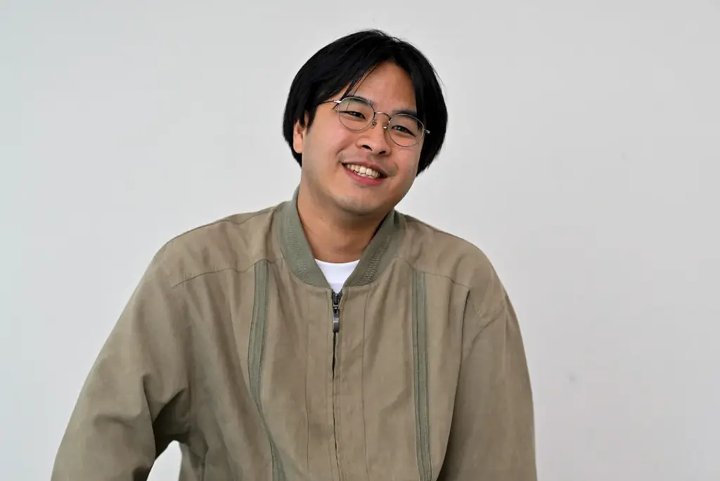 【新サブスク「新潮QUE」】『メモリィズ』主演・柄本佑さんと坂西未郁監督との対談インタビューを配信中 画像 3