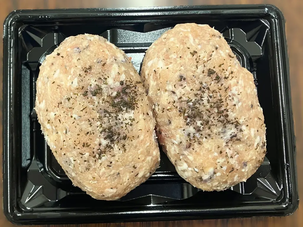 三島食品「ゆかり®」×ニュー・クイックのコラボ商品が登場　暑い日にもお肉をさっぱり楽しむ『「ゆかり®」鶏つくねハンバーグ用』＆『「ゆかり®」キャベツポークハンバーグ用』発売 画像 3