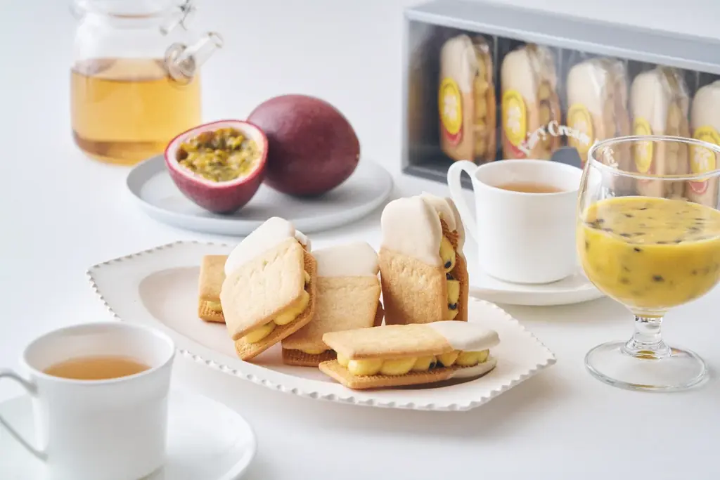 千葉・館山のパッションフルーツ農園『RYO’S FARM』× フェアリーケーキフェアが初コラボ！完熟果実をまるごと味わう、ポリポリ弾ける種の新食感「リリコイ生バターサンド」が6月9日（火）新発売 画像 10