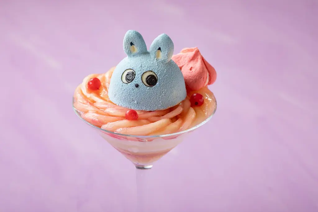 【頭がキーンとしにくい信州深層純氷で作るかき氷・夏の第二弾】季節の移ろいを味わうように、フルーツの魅力を重ねたご褒美デザート「桃×シャインマスカット～Wフルーツかき氷～」 画像 5