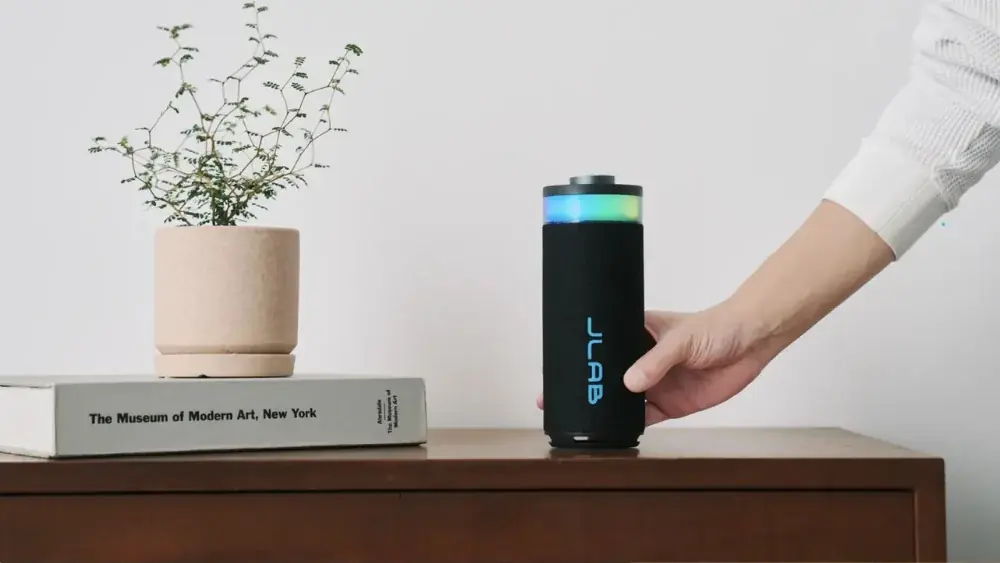 【父の日に「感謝と音」を贈ろう。】JLabの音に合わせて光るBluetoothスピーカー「Go Party」が当たるSNSプレゼントキャンペーンを開催。 画像 2