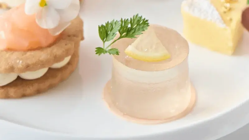 【voco大阪セントラル】ひと夏の初恋を閉じ込めた、白桃とレモンの甘酸っぱいアフタヌーンティーが7月1日より期間限定で登場。 画像 4